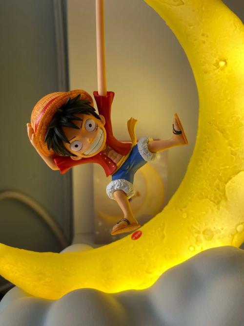 Luffy Crescent Moon Lamp™
