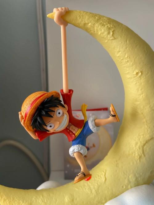 Luffy Crescent Moon Lamp™